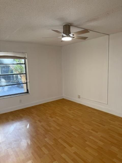 合同活跃: $2,125 (2 贝兹, 2 浴室, 936 平方英尺)