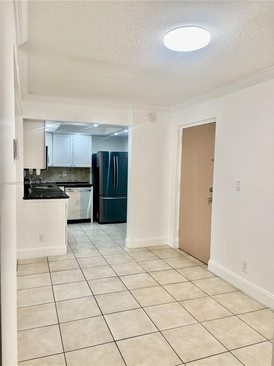 合同活跃: $2,125 (2 贝兹, 2 浴室, 936 平方英尺)