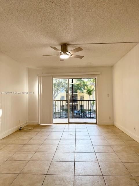 合同活跃: $2,125 (2 贝兹, 2 浴室, 936 平方英尺)