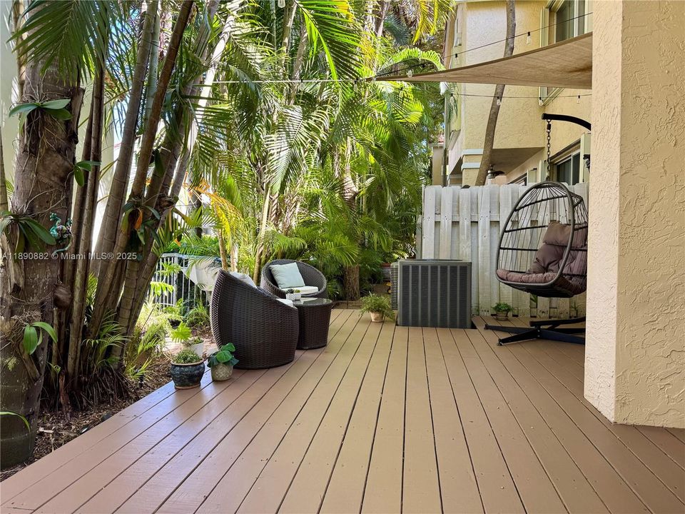 Под контрактом: $930,000 (3 спален, 2 ванн, 1780 Квадратных фут)