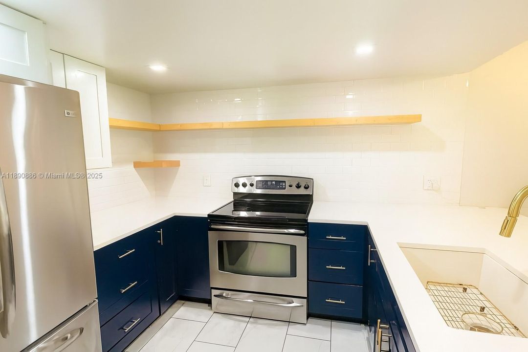 Под контрактом: $375,000 (3 спален, 2 ванн, 1328 Квадратных фут)