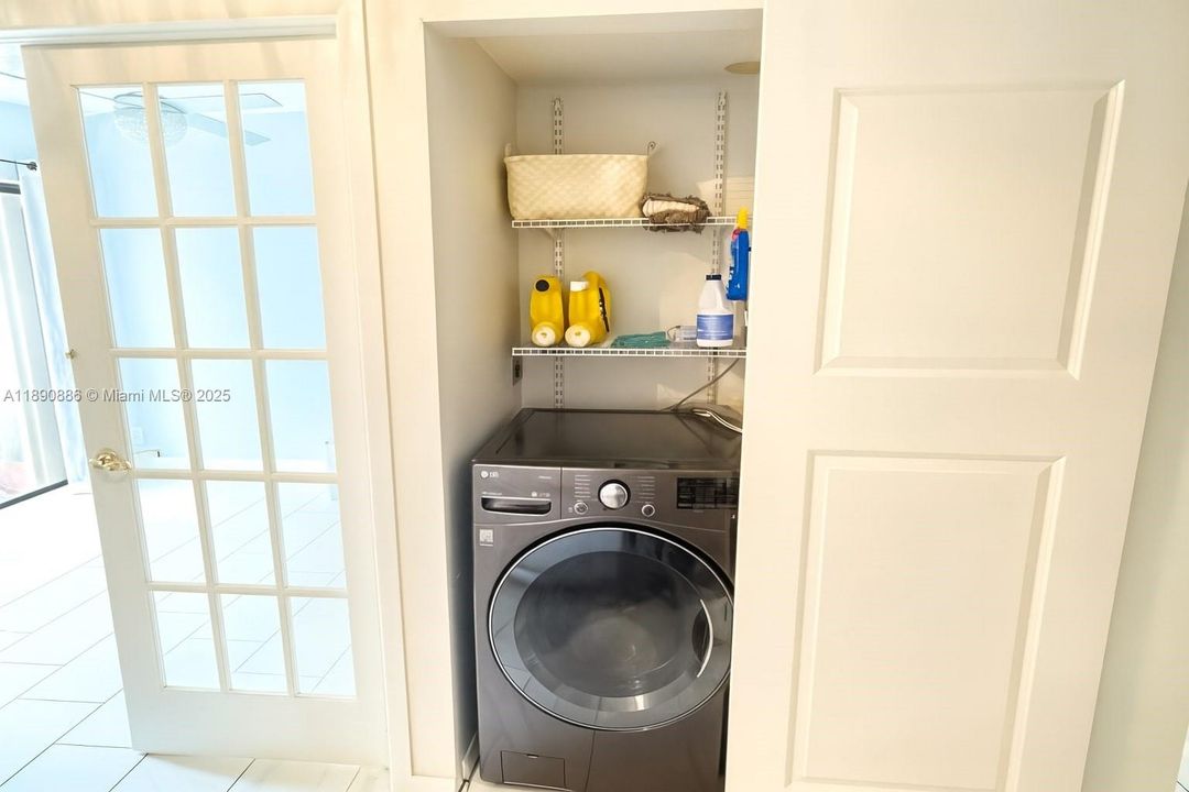 Под контрактом: $375,000 (3 спален, 2 ванн, 1328 Квадратных фут)