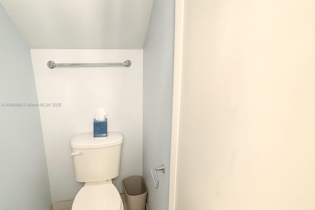 Под контрактом: $375,000 (3 спален, 2 ванн, 1328 Квадратных фут)