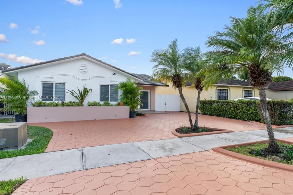 Active With Contract: $649,900 (3 beds, 2 baths, 1447 Square Feet)