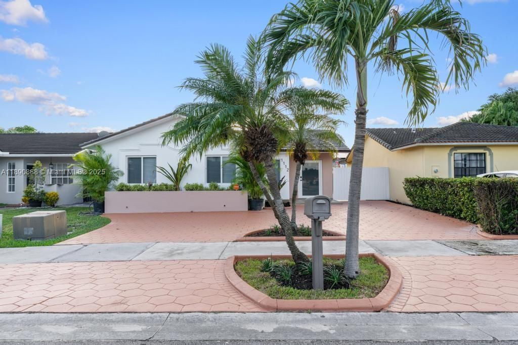 Active With Contract: $649,900 (3 beds, 2 baths, 1447 Square Feet)