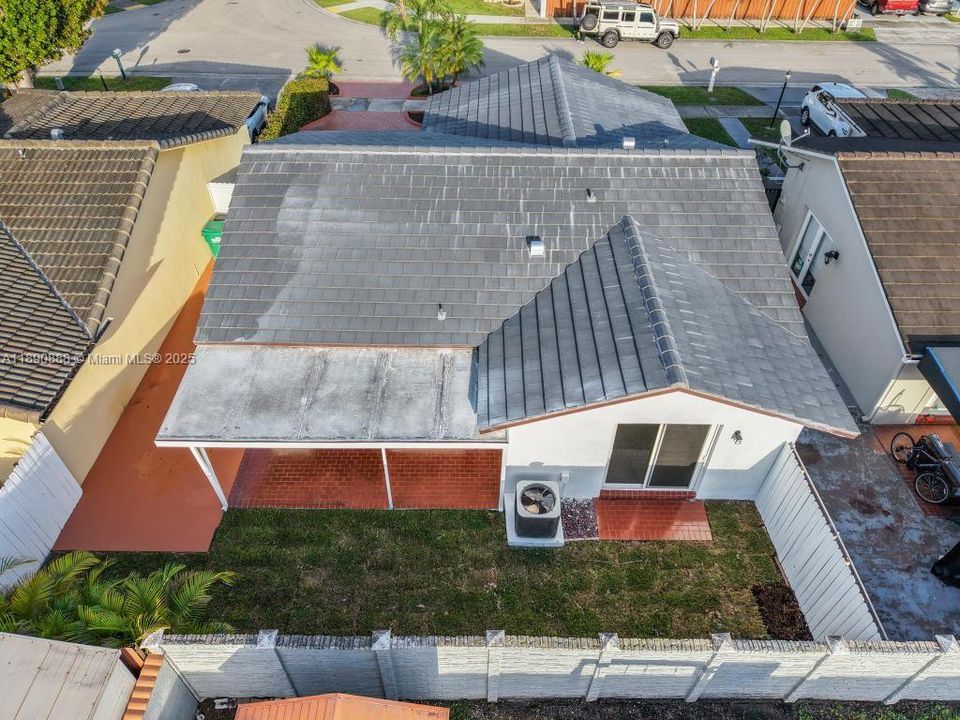 Active With Contract: $649,900 (3 beds, 2 baths, 1447 Square Feet)