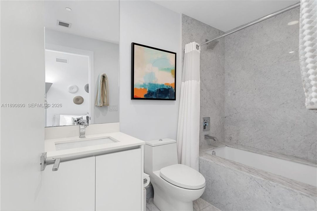Ensuite bathroom #3