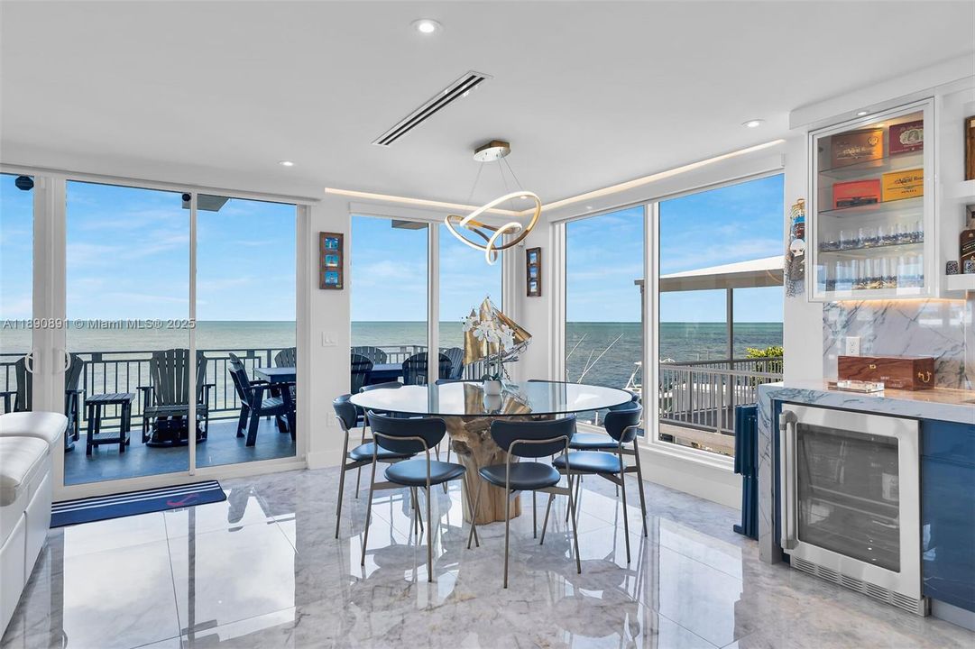 最近售出: $3,645,000 (3 贝兹, 2 浴室, 1620 平方英尺)