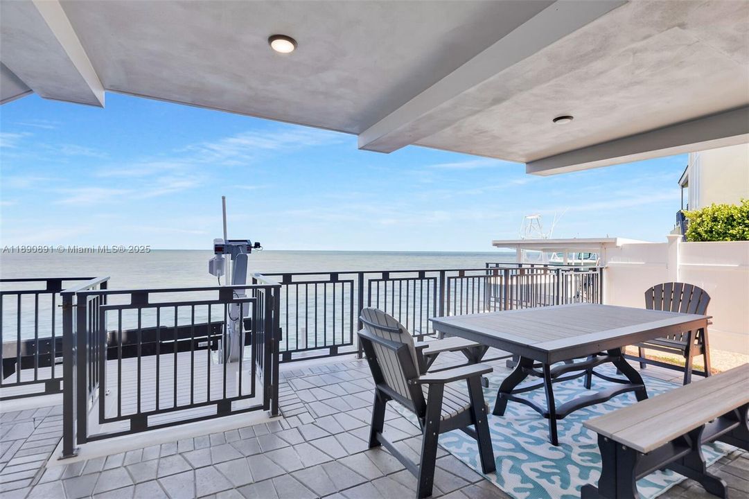 最近售出: $3,645,000 (3 贝兹, 2 浴室, 1620 平方英尺)