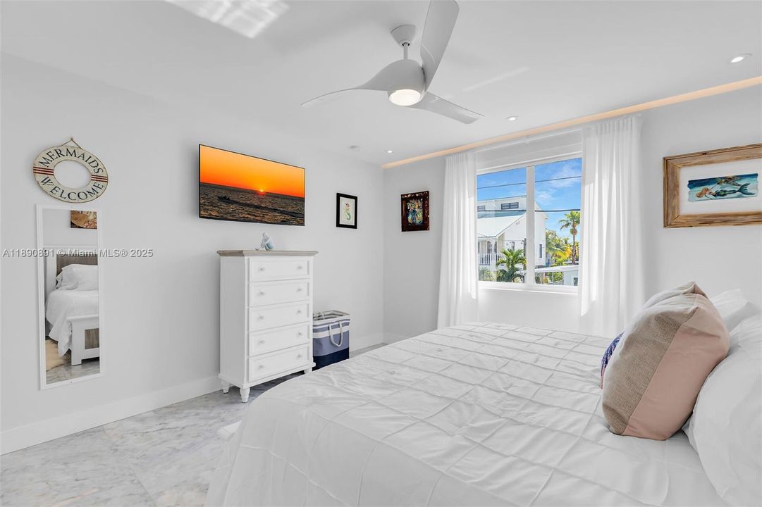 最近售出: $3,645,000 (3 贝兹, 2 浴室, 1620 平方英尺)