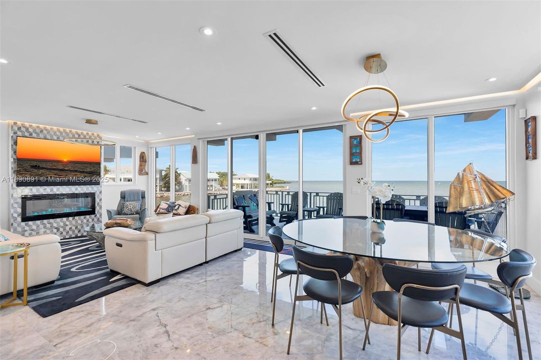 最近售出: $3,645,000 (3 贝兹, 2 浴室, 1620 平方英尺)