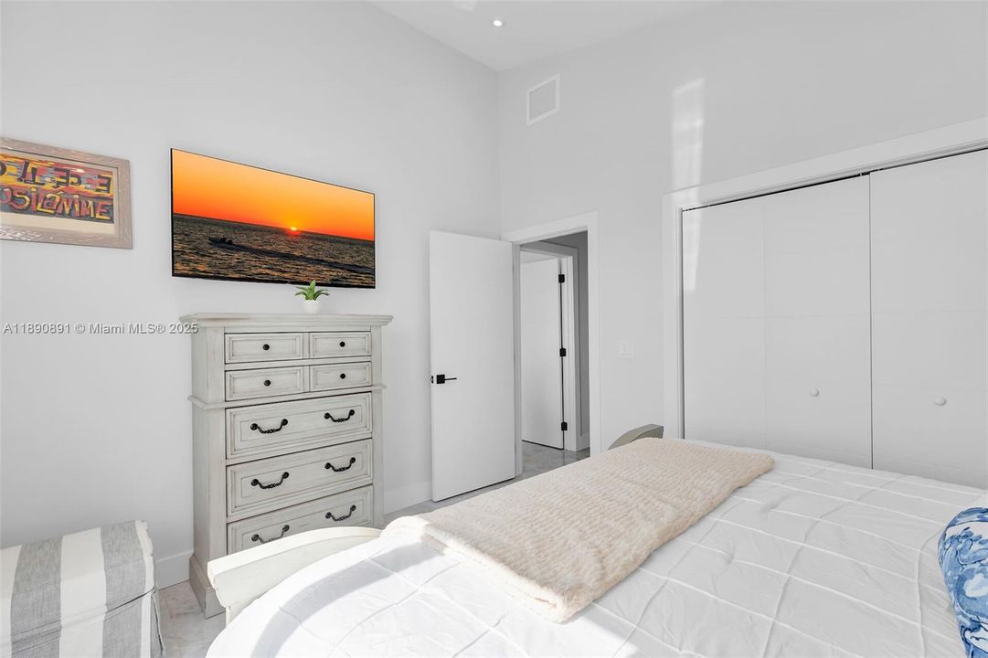 最近售出: $3,645,000 (3 贝兹, 2 浴室, 1620 平方英尺)