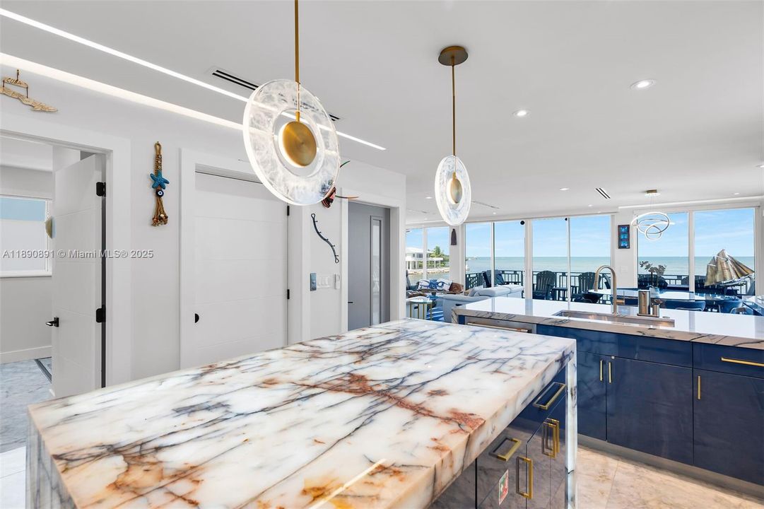 最近售出: $3,645,000 (3 贝兹, 2 浴室, 1620 平方英尺)