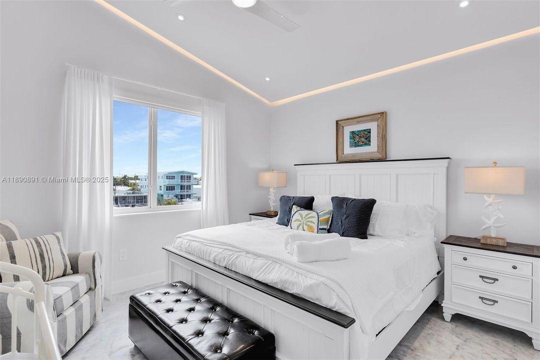 最近售出: $3,645,000 (3 贝兹, 2 浴室, 1620 平方英尺)