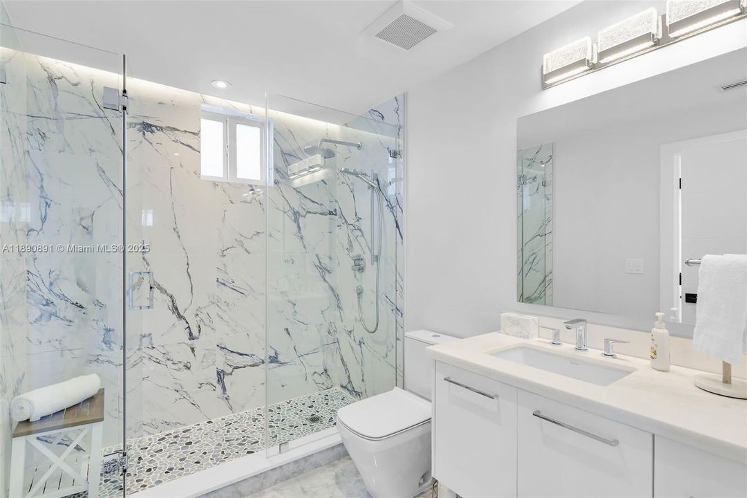 最近售出: $3,645,000 (3 贝兹, 2 浴室, 1620 平方英尺)