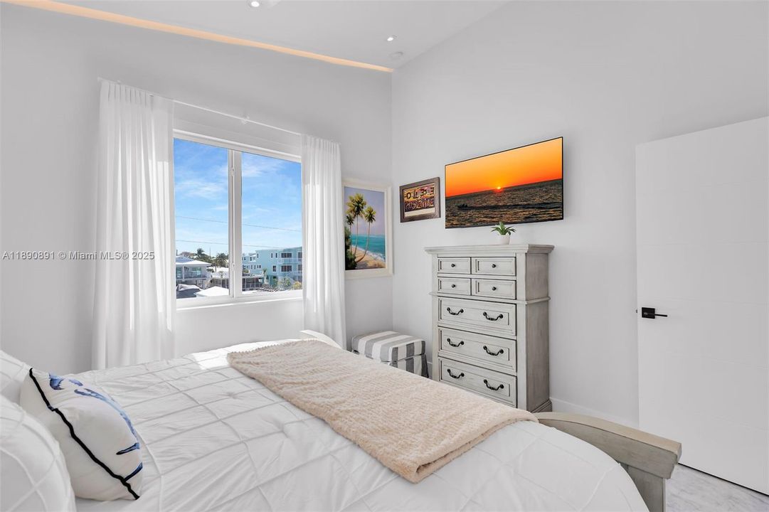 最近售出: $3,645,000 (3 贝兹, 2 浴室, 1620 平方英尺)