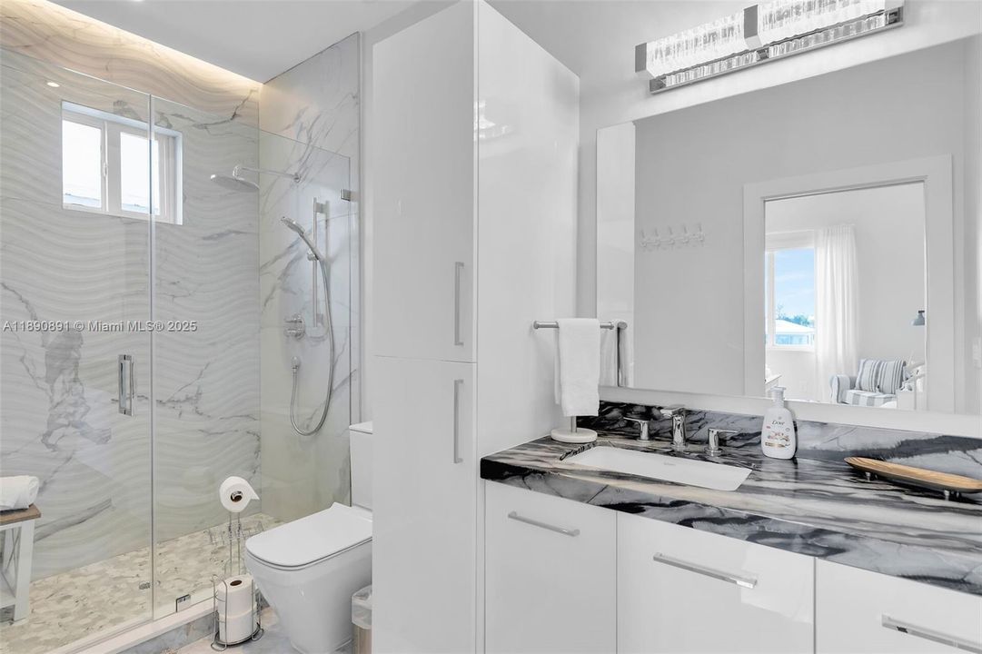 最近售出: $3,645,000 (3 贝兹, 2 浴室, 1620 平方英尺)