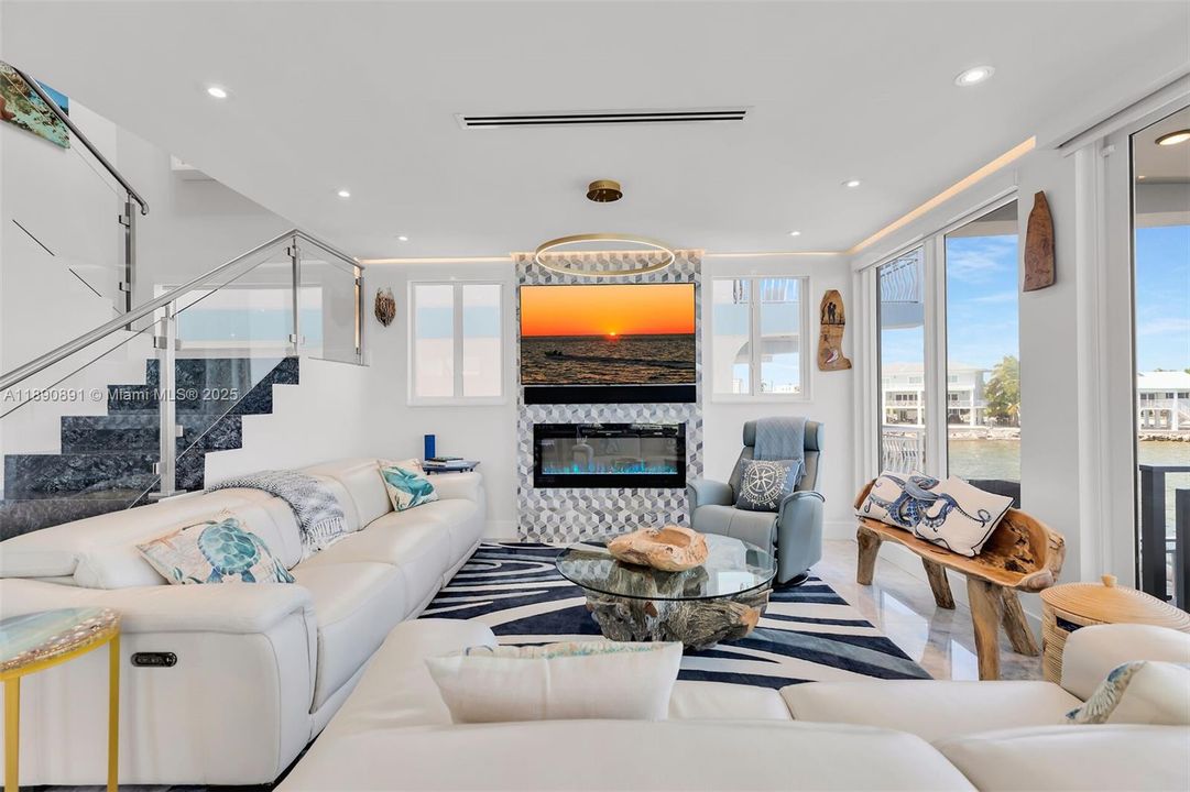 最近售出: $3,645,000 (3 贝兹, 2 浴室, 1620 平方英尺)