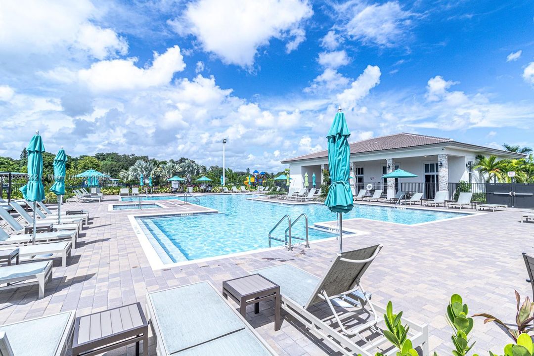 На продажу: $560,000 (3 спален, 2 ванн, 1442 Квадратных фут)