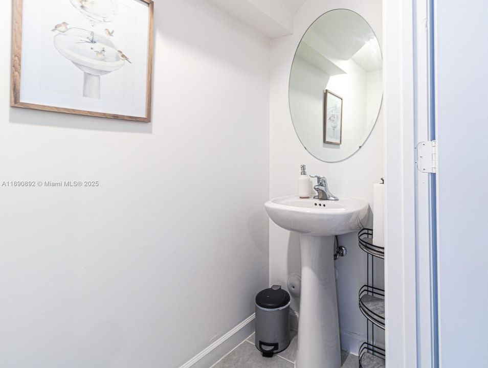 На продажу: $560,000 (3 спален, 2 ванн, 1442 Квадратных фут)