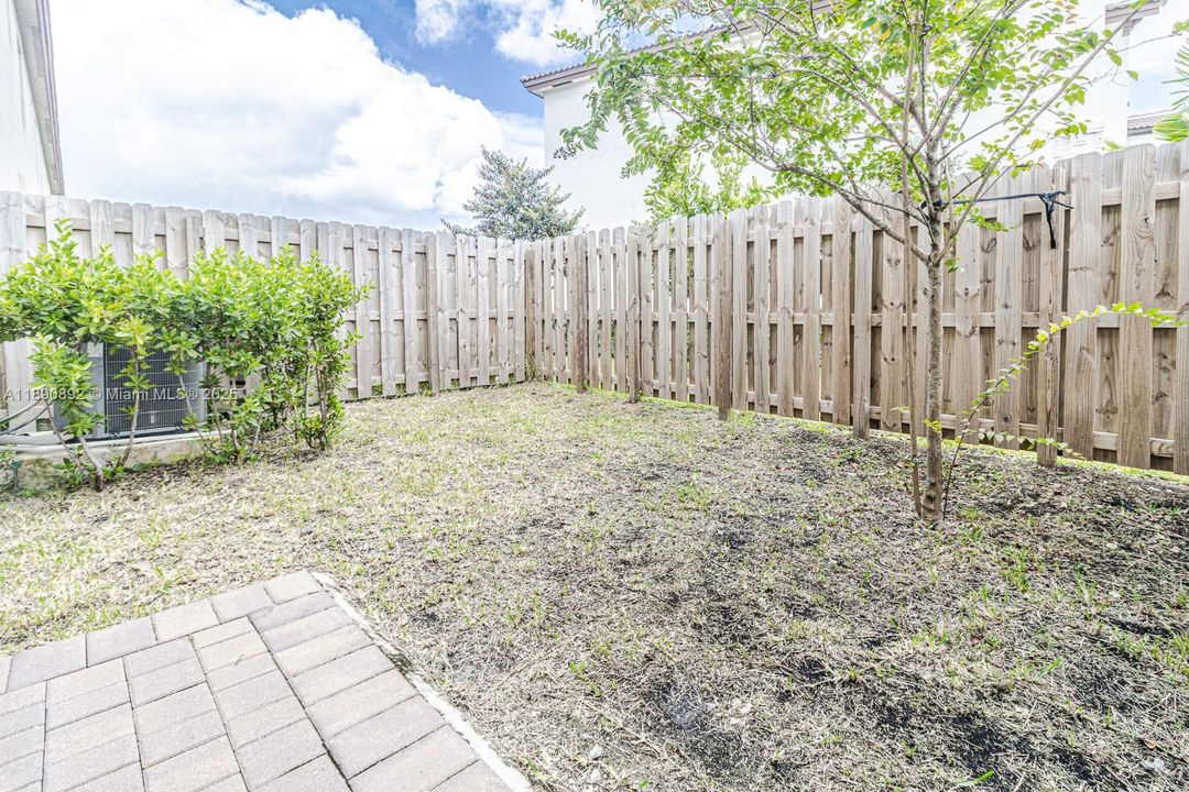 На продажу: $560,000 (3 спален, 2 ванн, 1442 Квадратных фут)