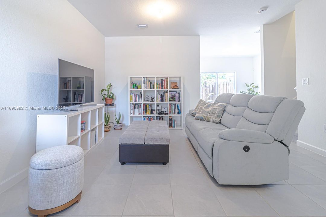 На продажу: $560,000 (3 спален, 2 ванн, 1442 Квадратных фут)