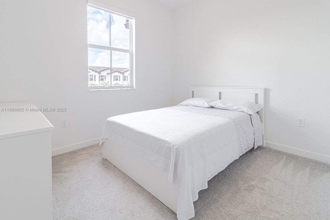 На продажу: $560,000 (3 спален, 2 ванн, 1442 Квадратных фут)