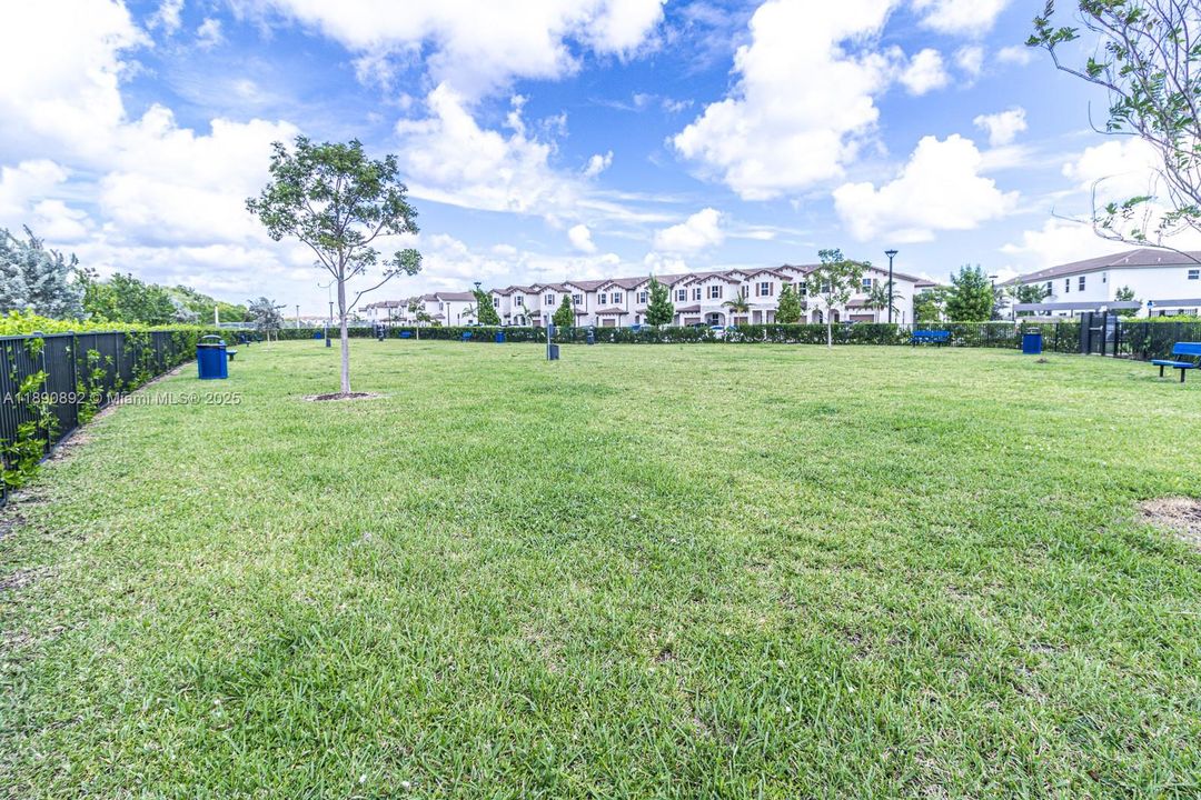 На продажу: $560,000 (3 спален, 2 ванн, 1442 Квадратных фут)