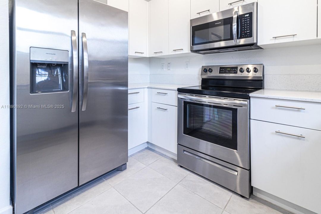 На продажу: $560,000 (3 спален, 2 ванн, 1442 Квадратных фут)