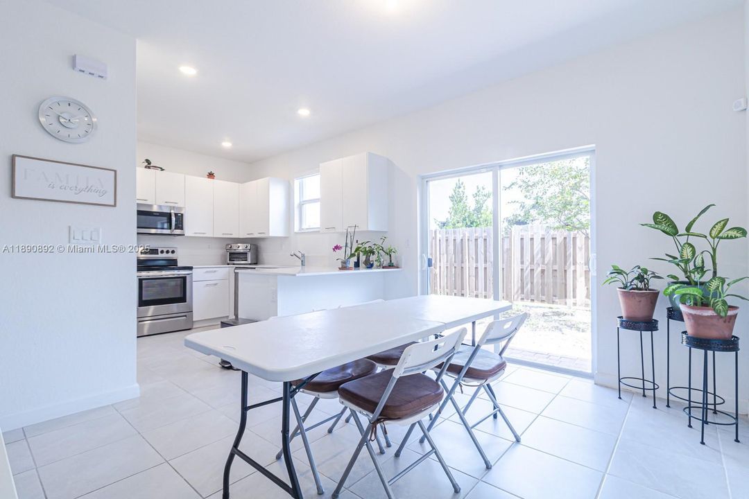 На продажу: $560,000 (3 спален, 2 ванн, 1442 Квадратных фут)