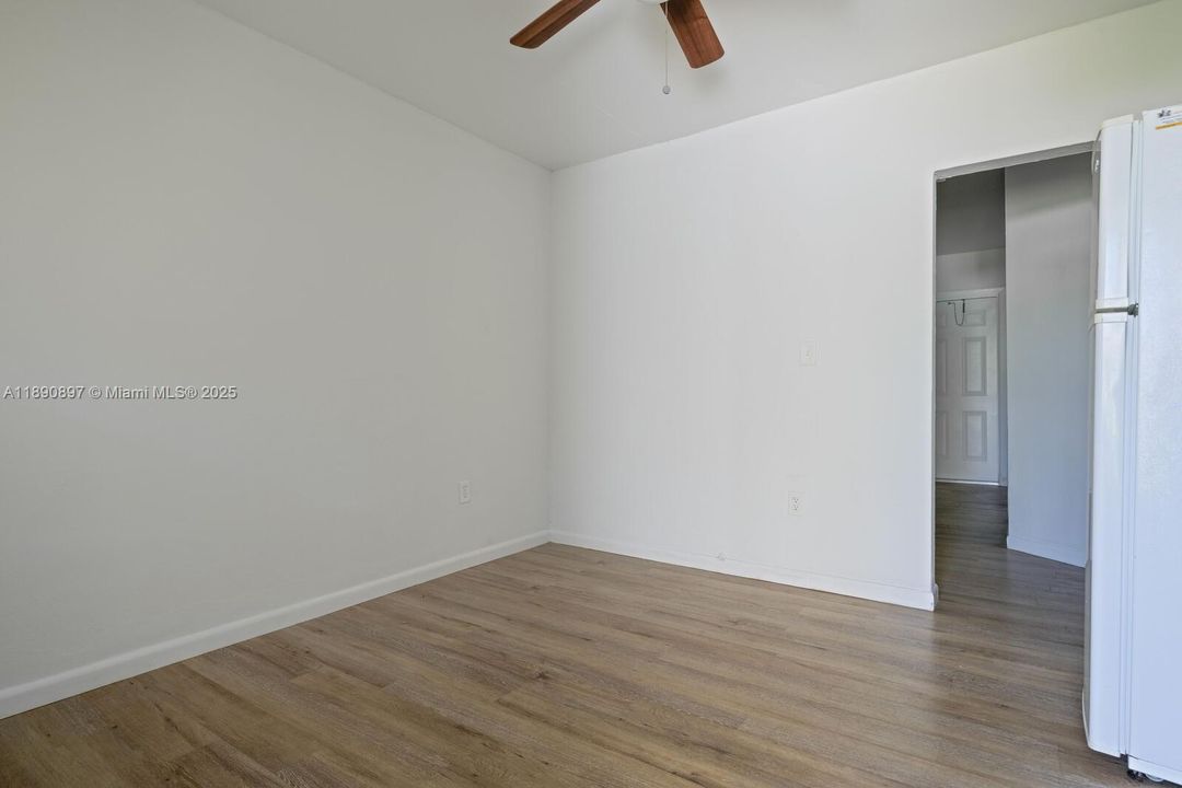 出租: $1,375 (1 贝兹, 1 浴室, 5816 平方英尺)