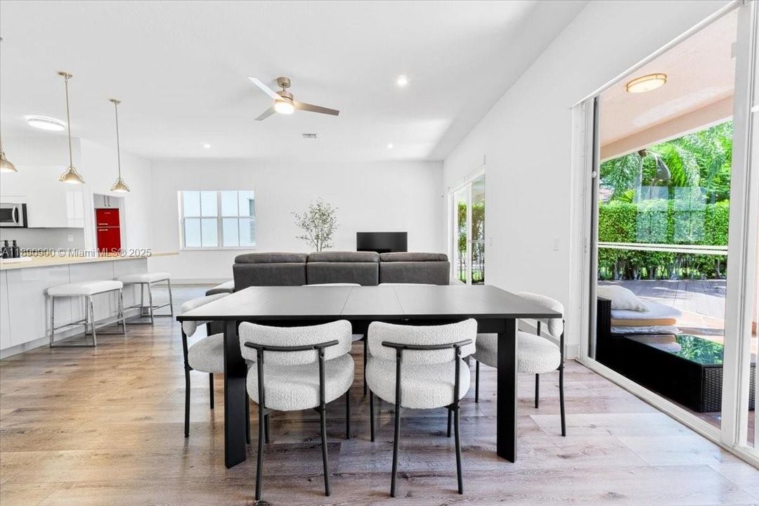 For Sale: $900,000 (4 beds, 2 baths, 1876 Square Feet)