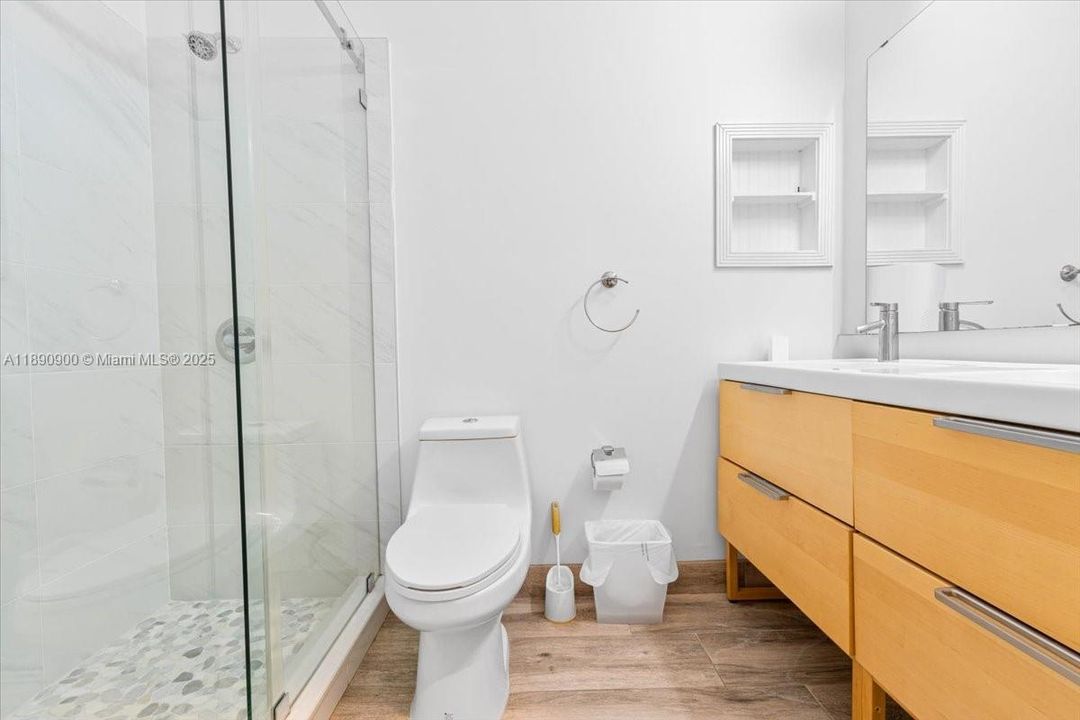 For Sale: $900,000 (4 beds, 2 baths, 1876 Square Feet)