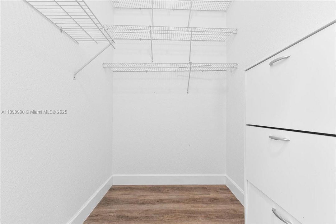 For Sale: $900,000 (4 beds, 2 baths, 1876 Square Feet)