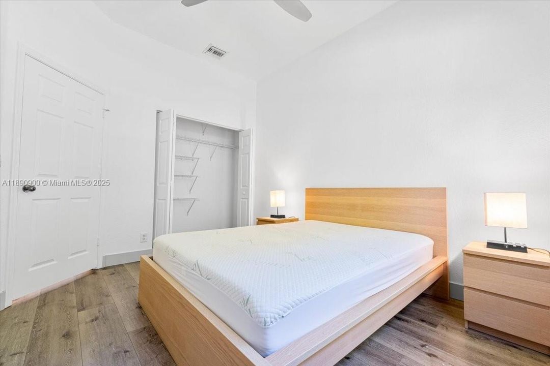 For Sale: $900,000 (4 beds, 2 baths, 1876 Square Feet)