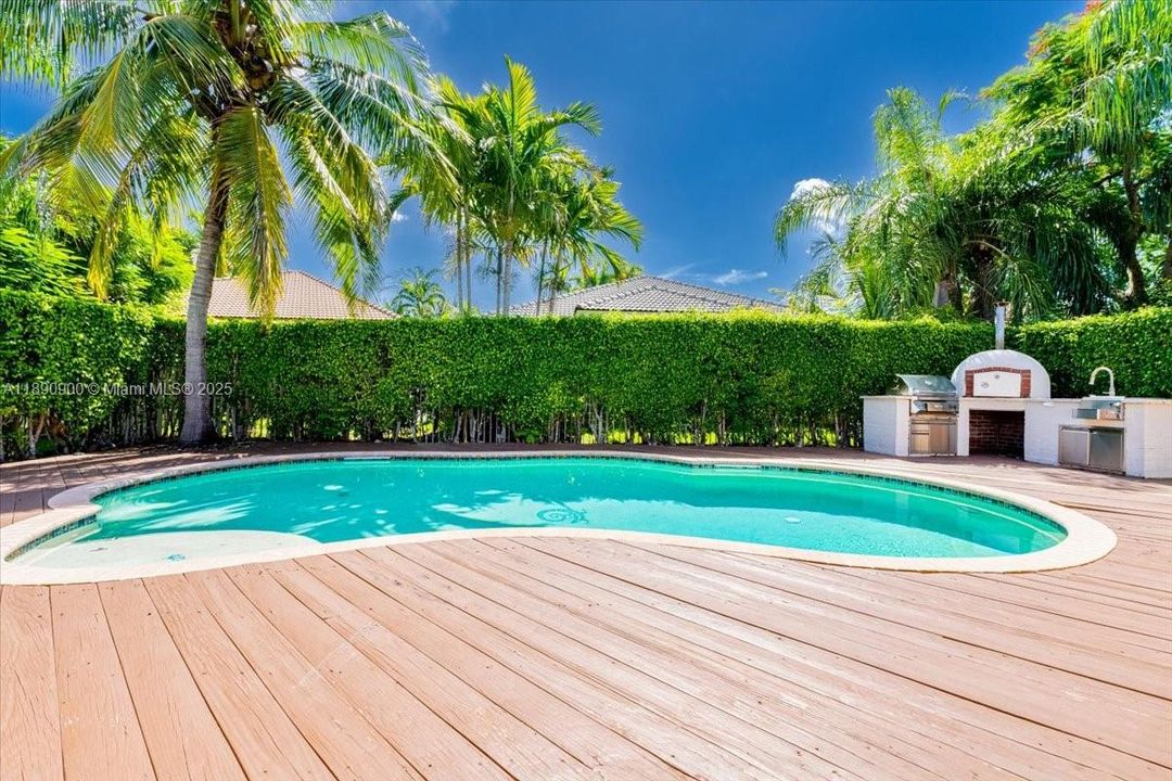 For Sale: $900,000 (4 beds, 2 baths, 1876 Square Feet)