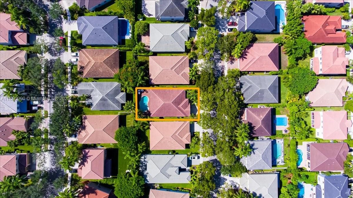 For Sale: $900,000 (4 beds, 2 baths, 1876 Square Feet)