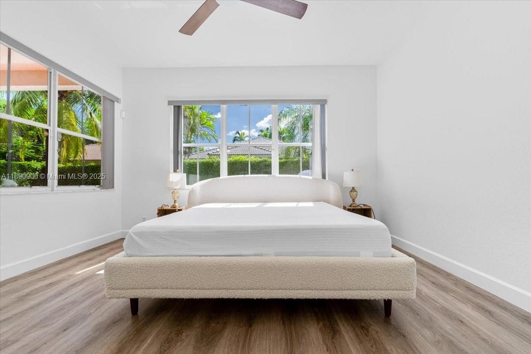 For Sale: $900,000 (4 beds, 2 baths, 1876 Square Feet)