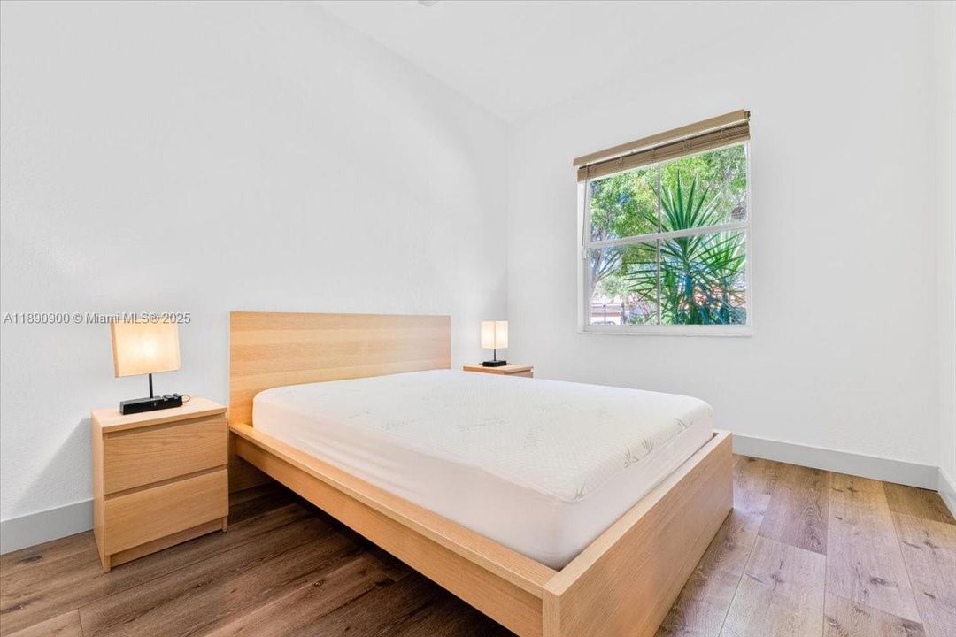 For Sale: $900,000 (4 beds, 2 baths, 1876 Square Feet)