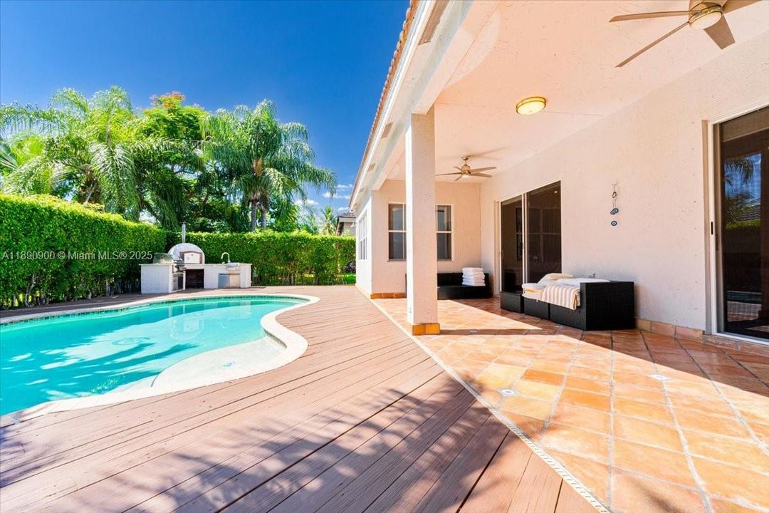 For Sale: $900,000 (4 beds, 2 baths, 1876 Square Feet)