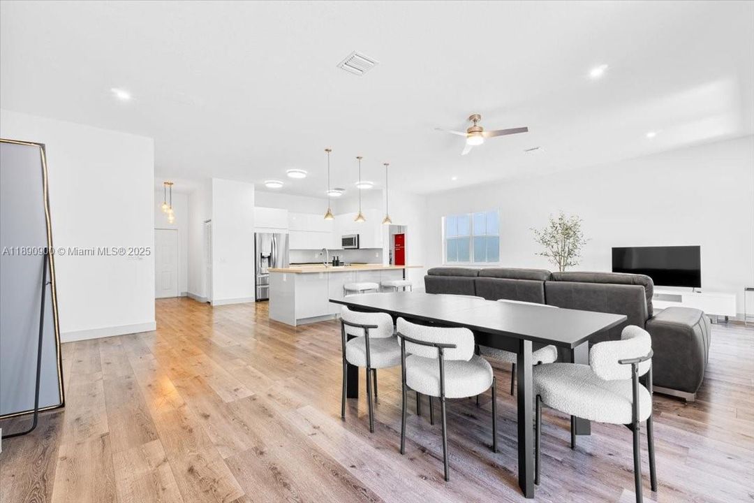 For Sale: $900,000 (4 beds, 2 baths, 1876 Square Feet)