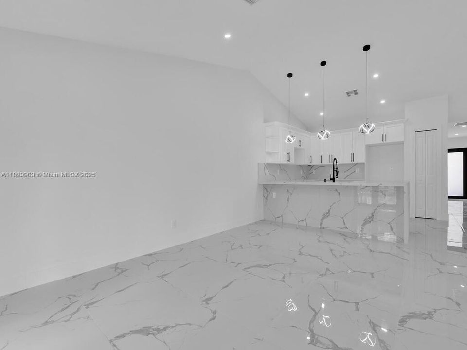 En Venta: $565,000 (0 camas, 0 baños, 2400 Pies cuadrados)