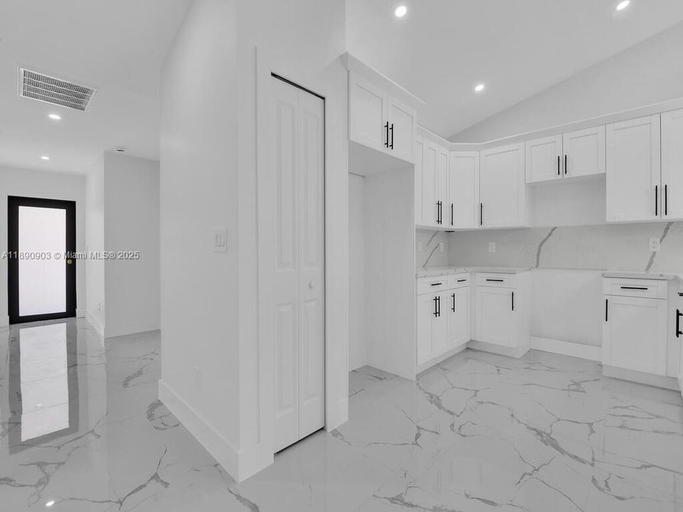 En Venta: $565,000 (0 camas, 0 baños, 2400 Pies cuadrados)