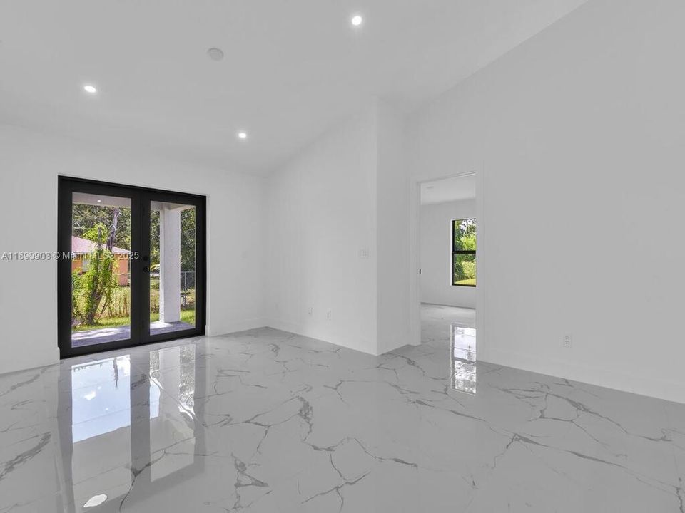 En Venta: $565,000 (0 camas, 0 baños, 2400 Pies cuadrados)