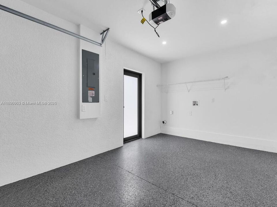 En Venta: $565,000 (0 camas, 0 baños, 2400 Pies cuadrados)