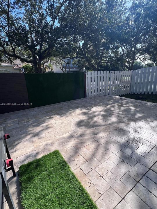 Под контрактом: $4,500 (3 спален, 2 ванн, 1628 Квадратных фут)