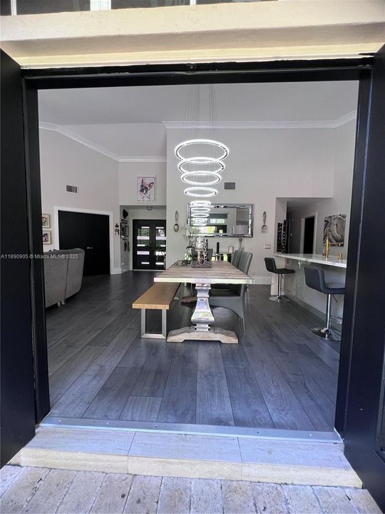 Под контрактом: $4,500 (3 спален, 2 ванн, 1628 Квадратных фут)