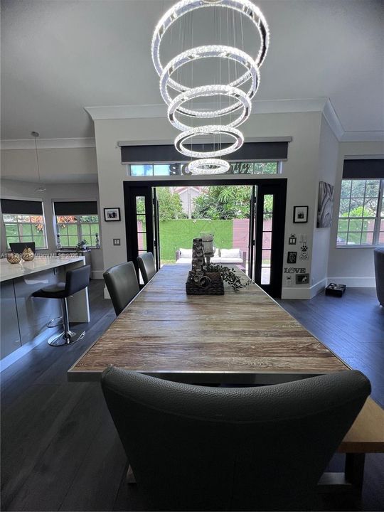 Под контрактом: $4,500 (3 спален, 2 ванн, 1628 Квадратных фут)