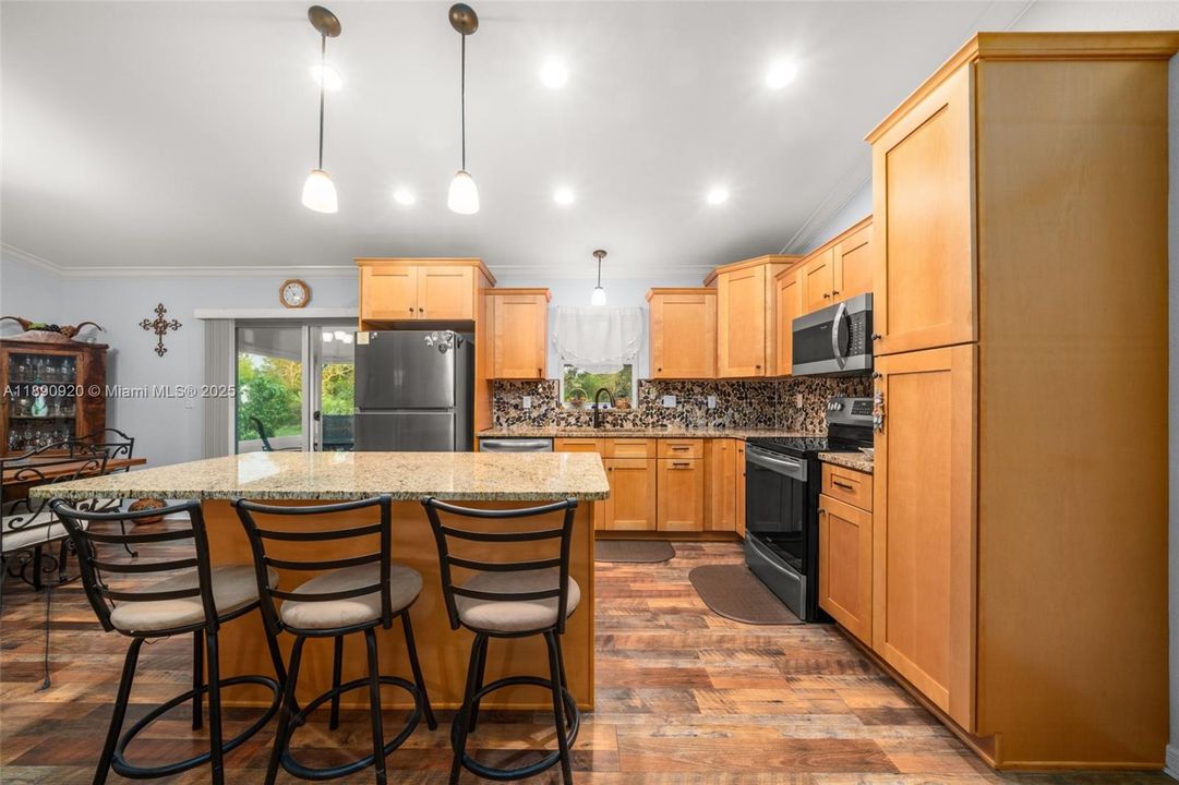 На продажу: $305,000 (3 спален, 0 ванн, 1449 Квадратных фут)