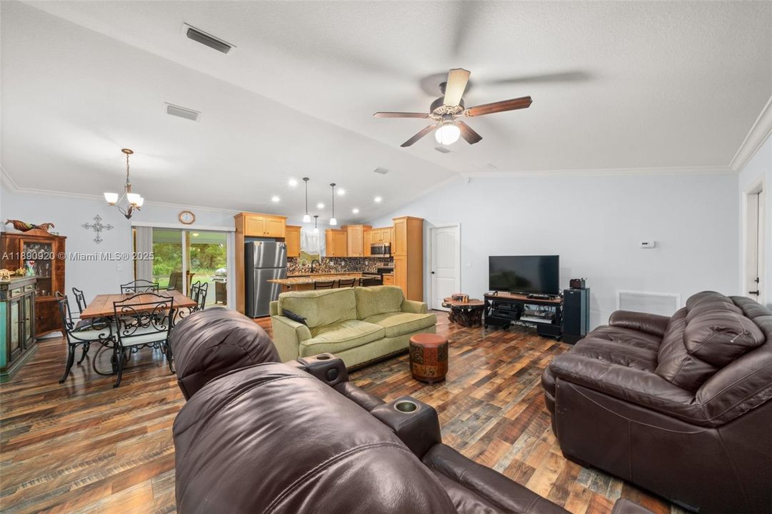 На продажу: $305,000 (3 спален, 0 ванн, 1449 Квадратных фут)